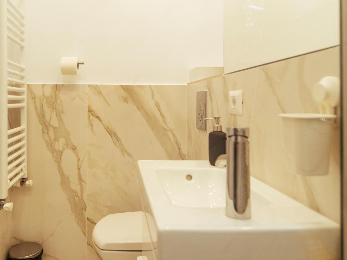 Beautiful Apartment - Top Location - Amazing Balcony Bukarest Kültér fotó