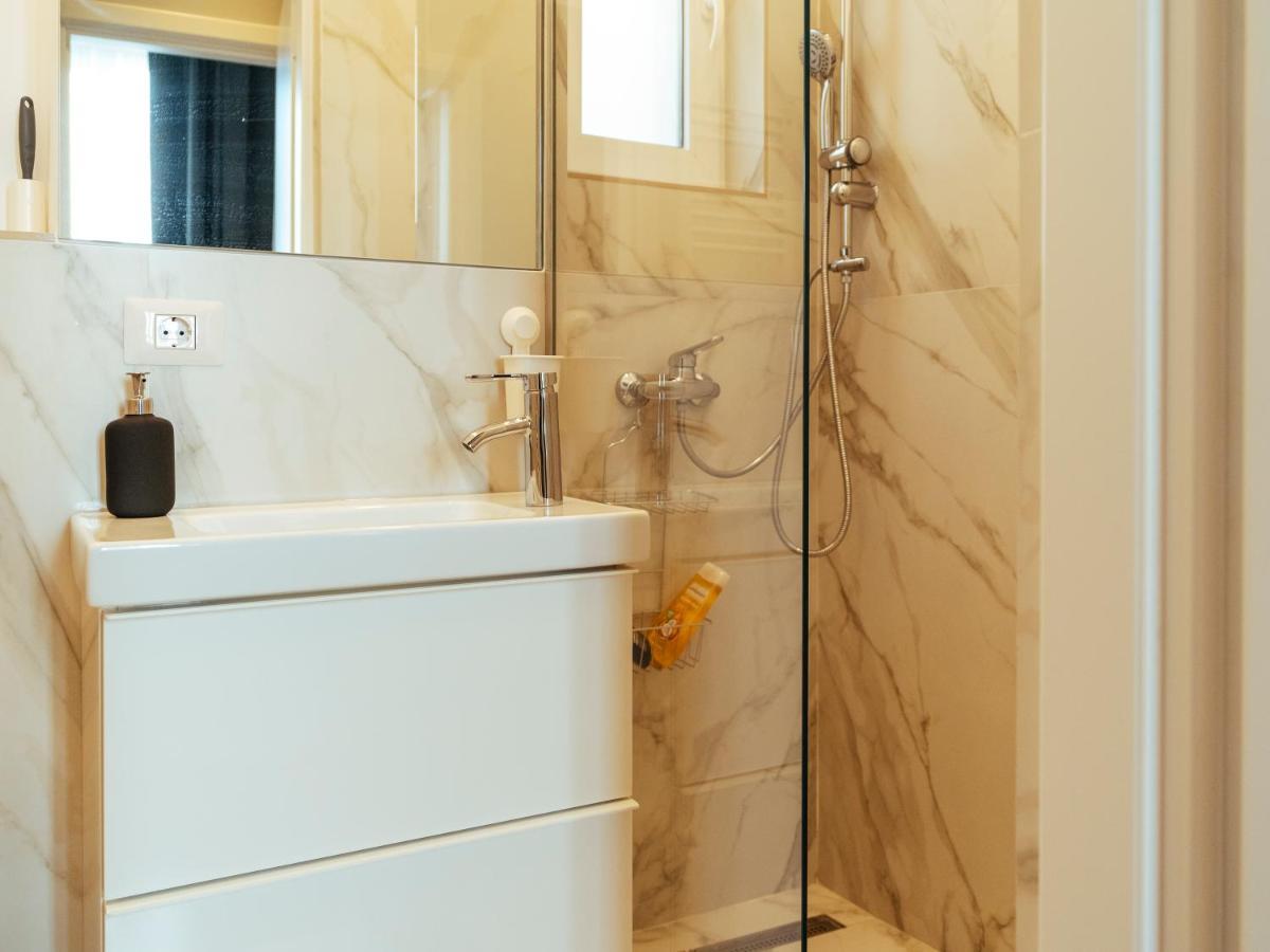 Beautiful Apartment - Top Location - Amazing Balcony Bukarest Kültér fotó