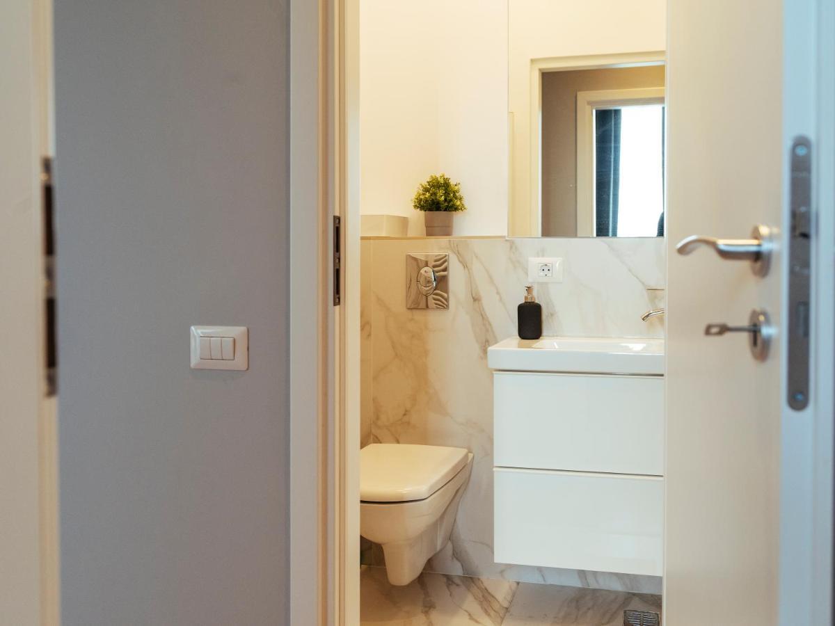 Beautiful Apartment - Top Location - Amazing Balcony Bukarest Kültér fotó