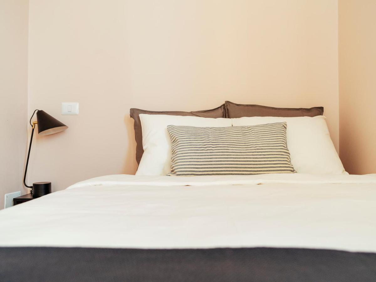 Beautiful Apartment - Top Location - Amazing Balcony Bukarest Kültér fotó