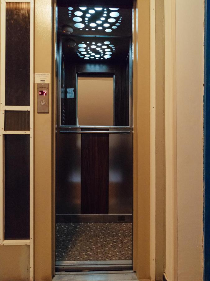 Beautiful Apartment - Top Location - Amazing Balcony Bukarest Kültér fotó