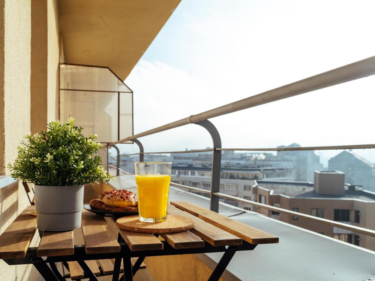 Beautiful Apartment - Top Location - Amazing Balcony Bukarest Kültér fotó