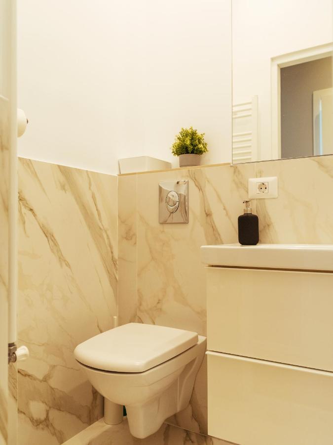 Beautiful Apartment - Top Location - Amazing Balcony Bukarest Kültér fotó