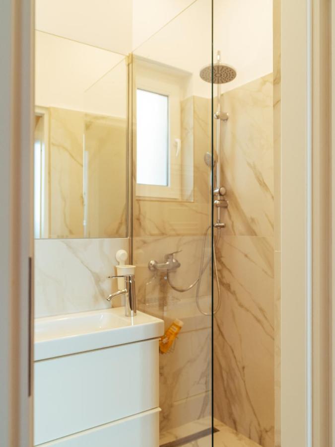 Beautiful Apartment - Top Location - Amazing Balcony Bukarest Kültér fotó
